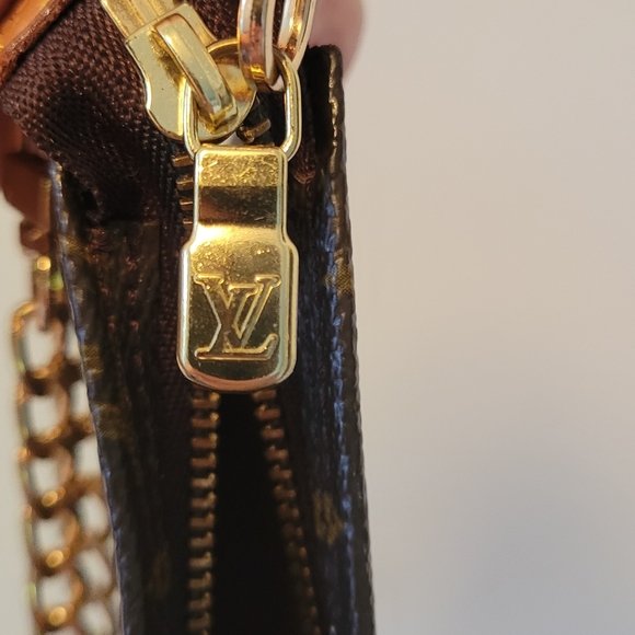 100% Authentic Louis Vuitton Brown Monogram Pouch - Picture 9 of 17